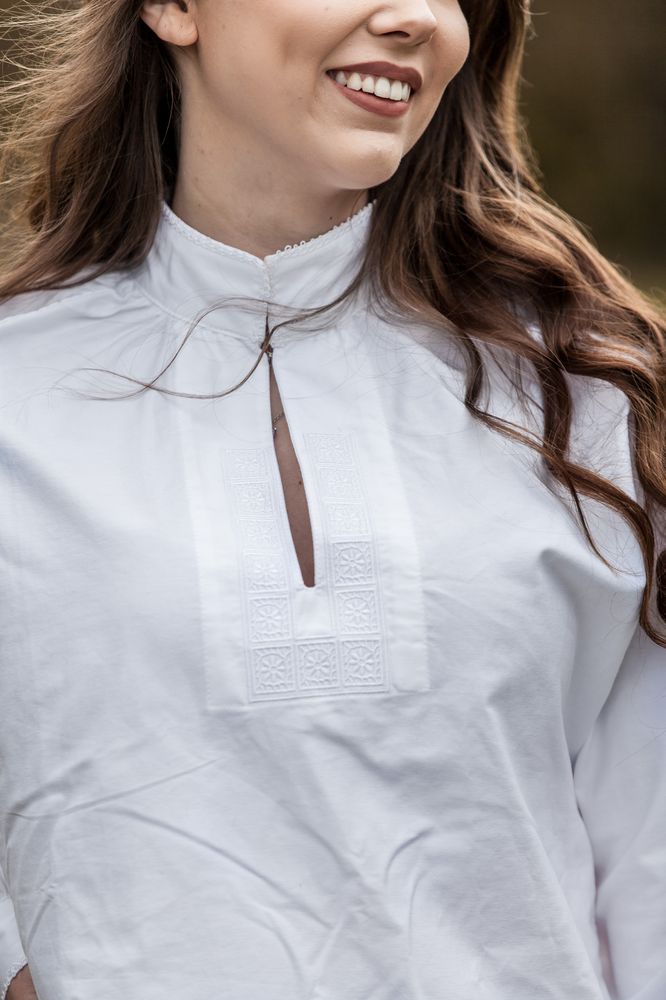 Ryperanden festdrakt i rød