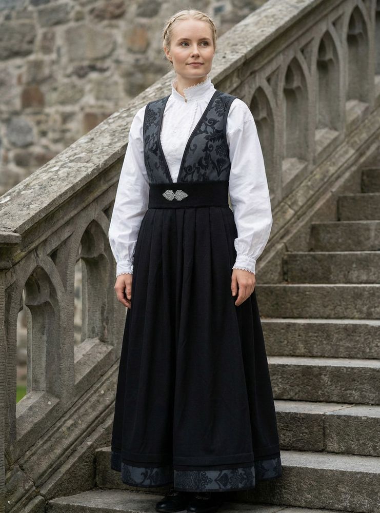 Nye Tora festdrakt til dame i sort